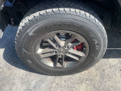 Used 2016 Jeep Wrangler Unlimited Sahara AWD/4WD image 18