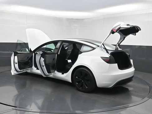 Used 2024 Tesla Model 3 Standard Range RWD image 37