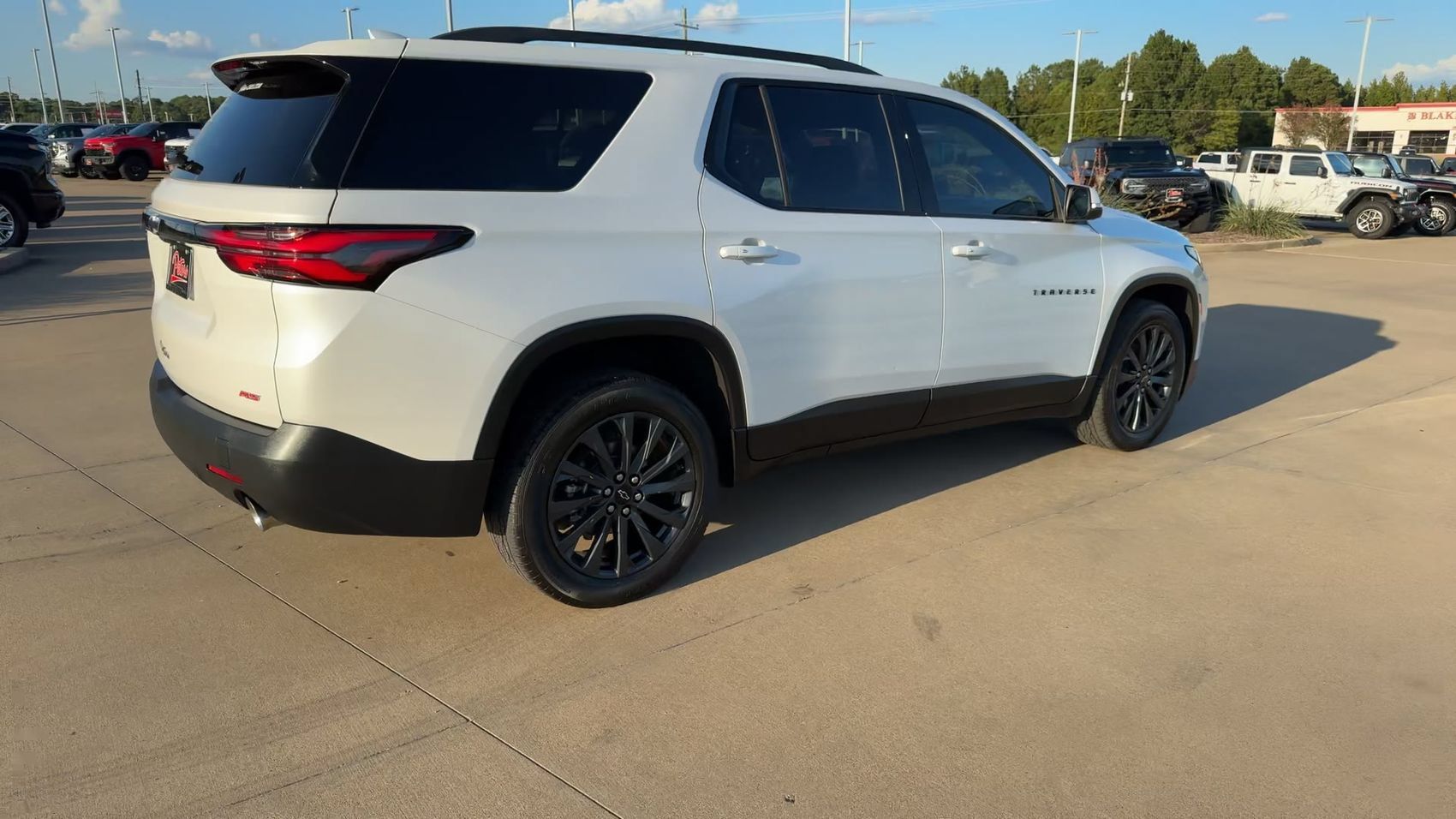 Used 2023 Chevrolet Traverse RS FWD image 9