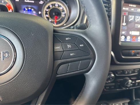 Used 2022 Jeep Cherokee Trailhawk w/ Comfort/Convenience Group AWD/4WD image 23