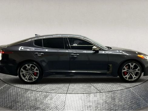 Used 2021 Kia Stinger GT1 image 9
