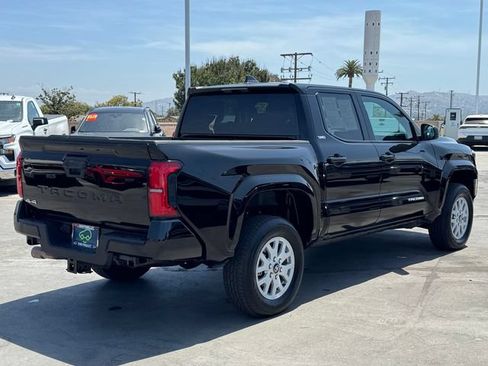 Used 2026 Toyota Tacoma SR5 AWD/4WD image 4