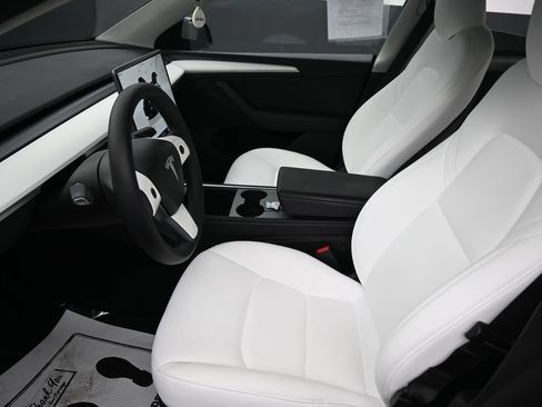 Used 2024 Tesla Model Y Long Range AWD/4WD image 22