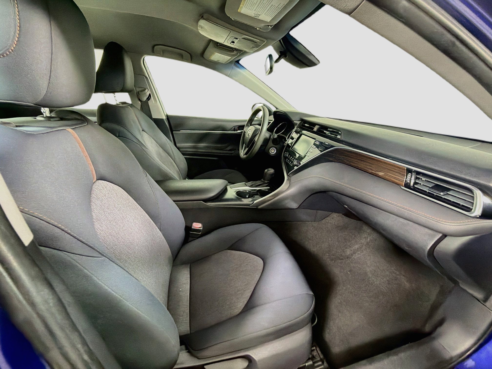 Used 2018 Toyota Camry LE FWD image 28