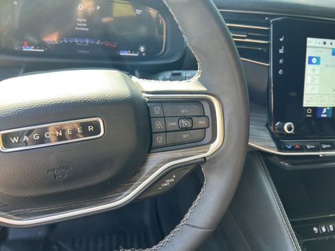 Used 2023 Jeep Wagoneer Series III w/ Preferred Equipment Group image 19