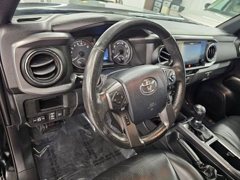 Used 2019 Toyota Tacoma TRD Off-Road image 12
