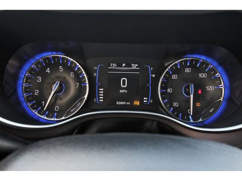 Used 2021 Chrysler Voyager Lxi image 17