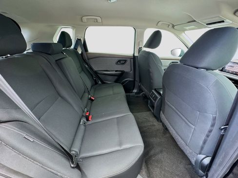 Used 2023 Nissan Rogue S image 18