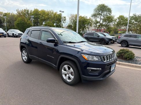 Used 2020 Jeep Compass Latitude w/ Cold Weather Group AWD/4WD image 3