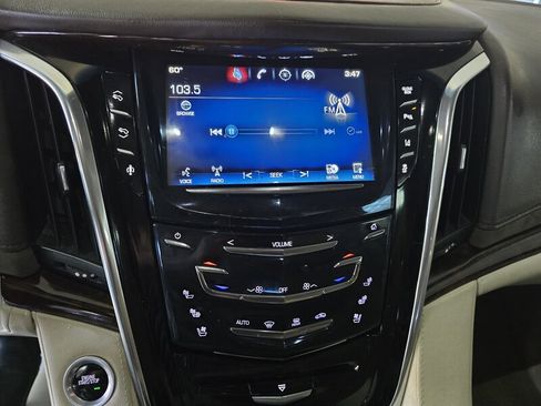 Used 2015 Cadillac Escalade ESV Luxury image 21
