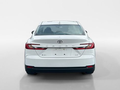 Used 2025 Toyota Camry LE image 4