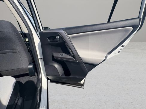 Used 2018 Toyota RAV4 LE Plus image 36