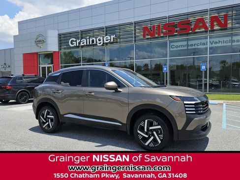 Used 2025 Nissan Kicks SV w/ SV Premium Package FWD image 1