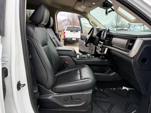 Used 2024 Ford Expedition XLT image 28