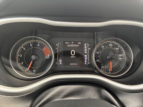 Used 2018 Jeep Cherokee Latitude Plus w/ Cold Weather Group AWD/4WD image 21