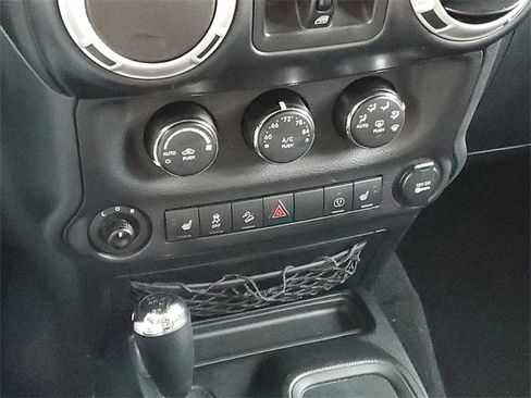 Used 2017 Jeep Wrangler Unlimited Sahara w/ Connectivity Group image 21