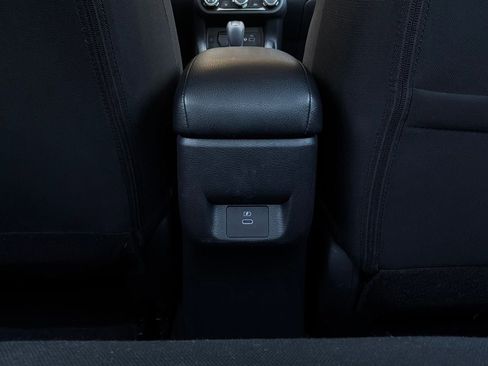 Used 2025 Nissan Versa SV FWD image 12