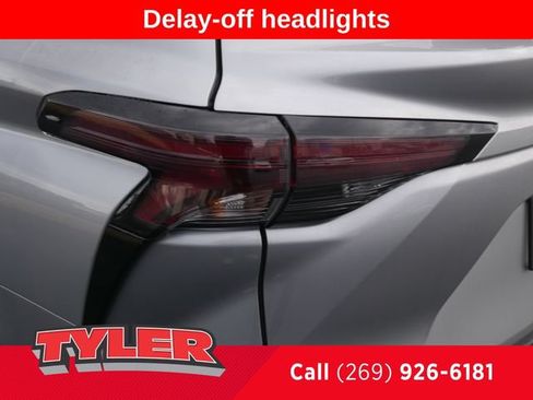 Used 2024 Toyota Sienna XLE FWD image 12