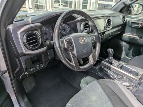 Used 2017 Toyota Tacoma SR5 AWD/4WD image 16