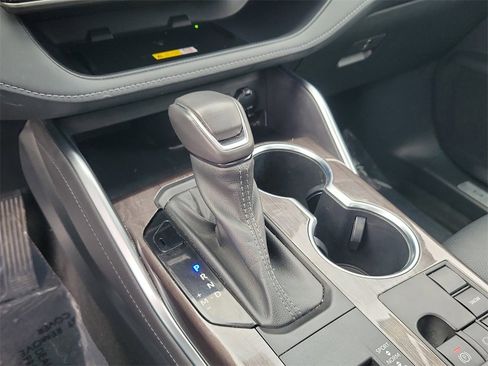 Used 2023 Toyota Highlander Limited image 23