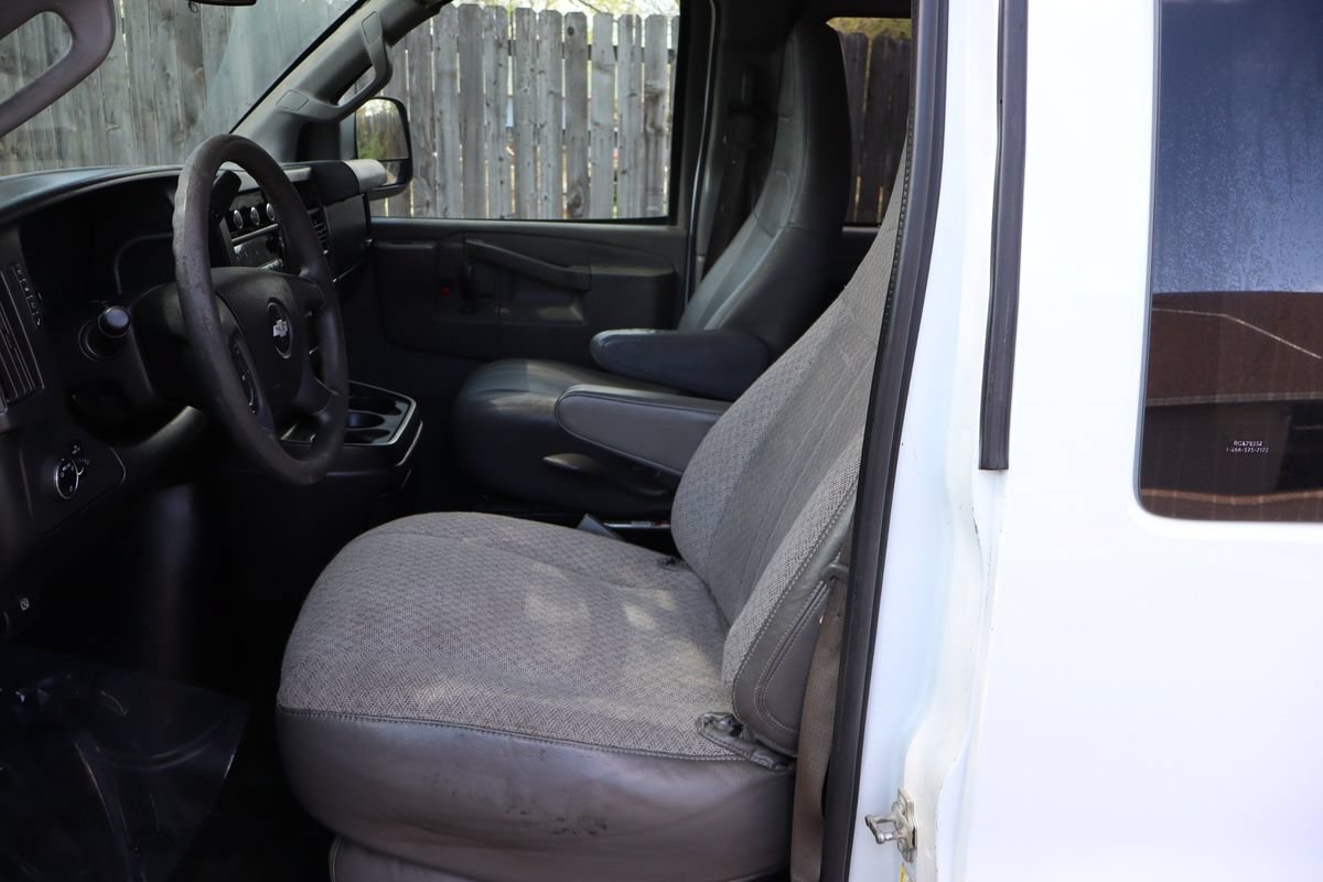 Used 2017 Chevrolet Express 3500 LT RWD image 19