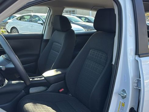 Used 2025 Honda HR-V LX image 10