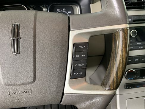 Used 2008 Lincoln MKX AWD image 19