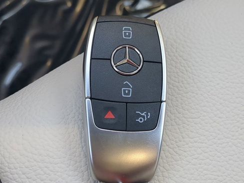 Used 2025 Mercedes-Benz GLB 250 image 25