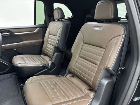 New 2026 GMC Acadia Denali Ultimate w/ LPO, Floor Liner Package AWD/4WD image 47