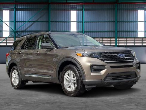Used 2021 Ford Explorer XLT AWD/4WD image 6