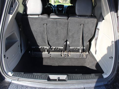 Used 2016 Chrysler Town & Country Touring w/ Driver Convenience Group image 43