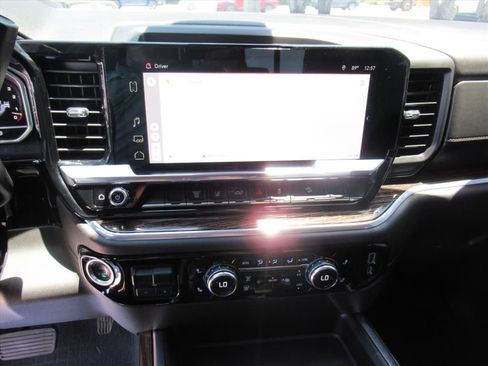 Used 2025 GMC Sierra 2500 SLE AWD/4WD image 25