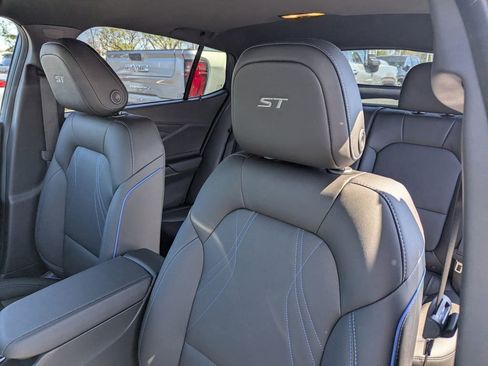 New 2026 Buick Envista Sport Touring image 11