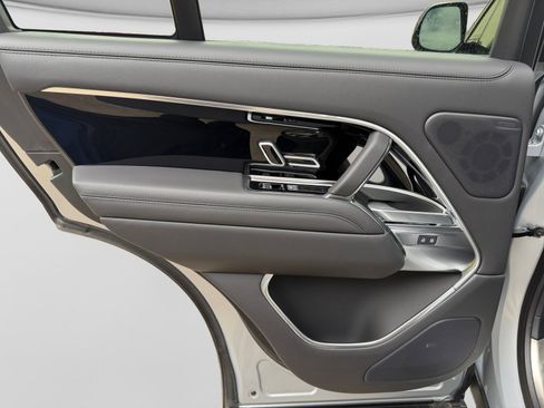 New 2025 Land Rover Range Rover SE AWD/4WD image 17