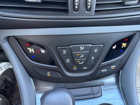 Used 2020 Buick Envision Essence image 33