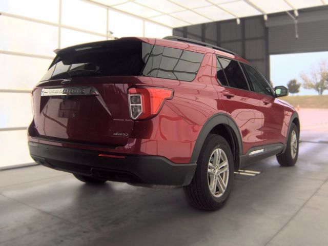 Used 2024 Ford Explorer XLT AWD/4WD image 5