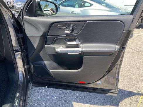 Used 2020 Mercedes-Benz GLB 250 4MATIC w/ Premium Package image 24
