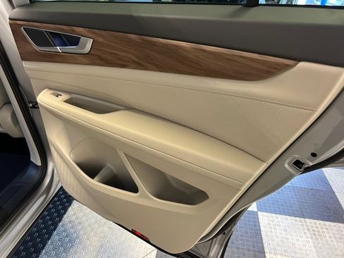 Certified 2025 Volkswagen Atlas SE FWD image 13