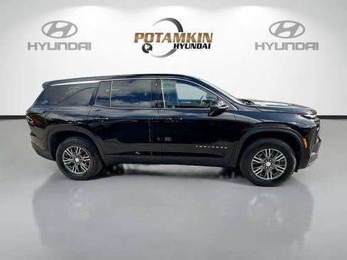 Used 2024 Chevrolet Traverse LS FWD image 4