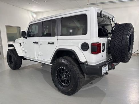 Used 2018 Jeep Wrangler Unlimited Sahara image 6