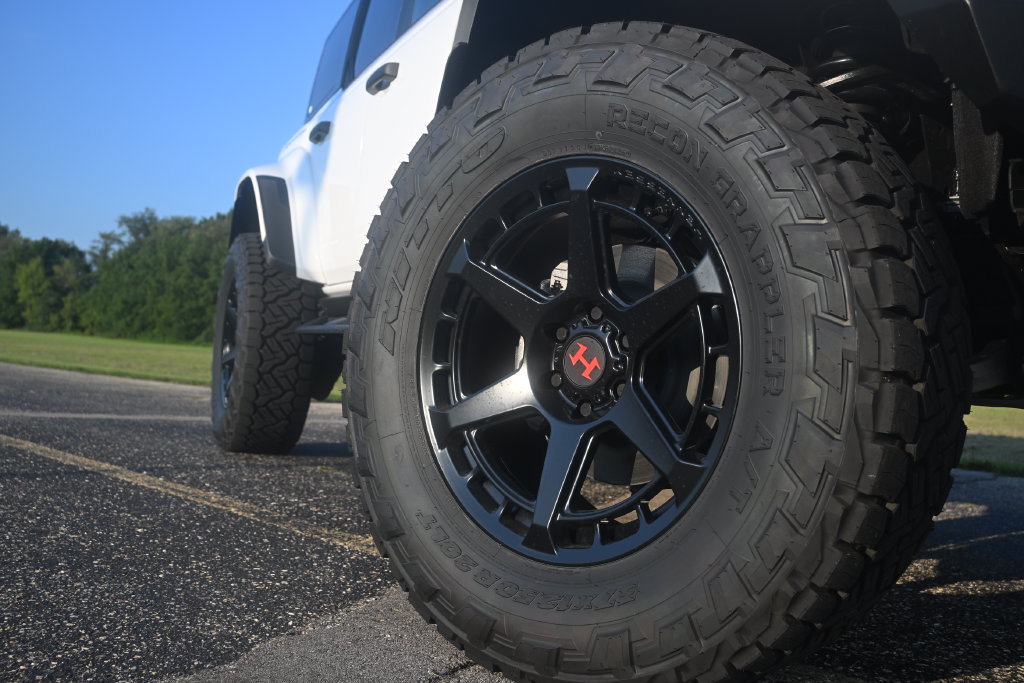 New 2026 Ford Bronco Raptor w/ Interior Carbon Fiber Pack AWD/4WD image 2