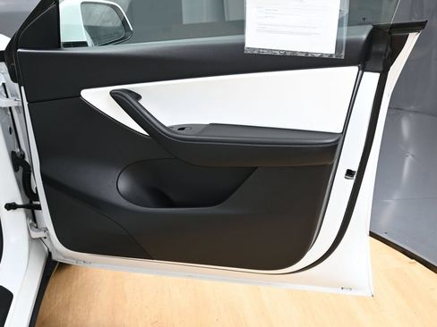 Used 2022 Tesla Model Y Long Range AWD/4WD image 40