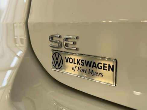 New 2026 Volkswagen Taos SE image 34