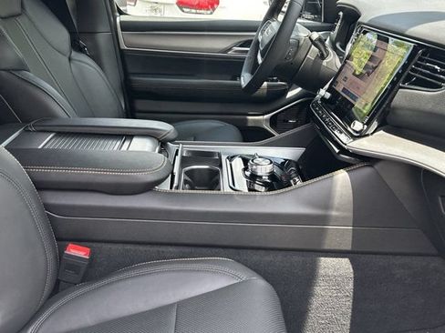 New 2026 Jeep Grand Wagoneer 4WD image 13