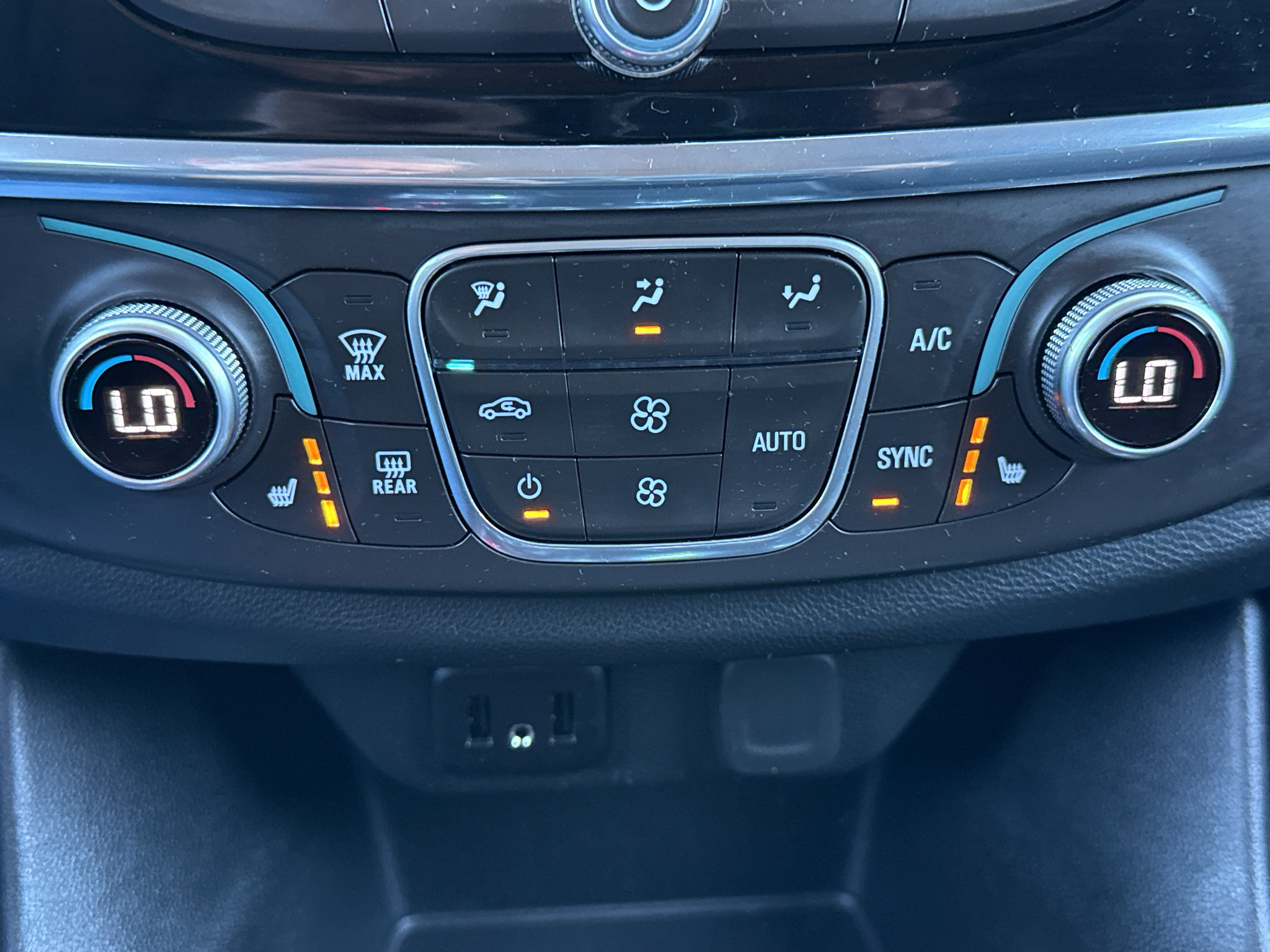 Used 2018 Chevrolet Traverse LT AWD/4WD image 24