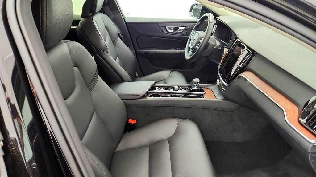 Used 2025 Volvo V60 B5 Cross Country Plus AWD/4WD image 24