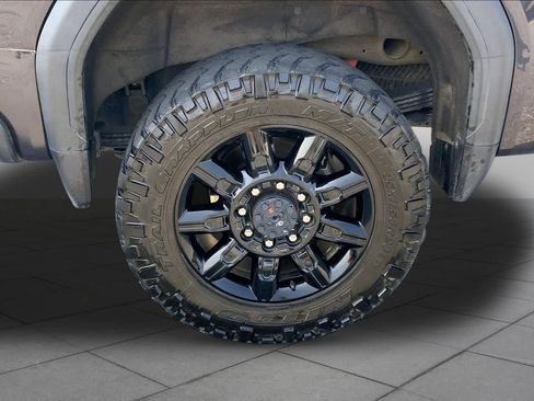 Used 2024 GMC Sierra 2500 AT4 w/ Technology Package AWD/4WD image 10