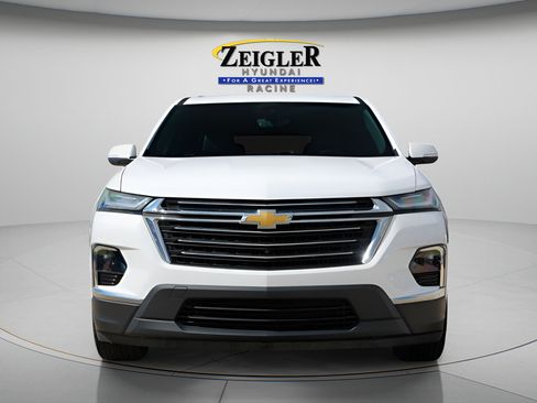 Used 2023 Chevrolet Traverse LT w/ LT Premium Package AWD/4WD image 2