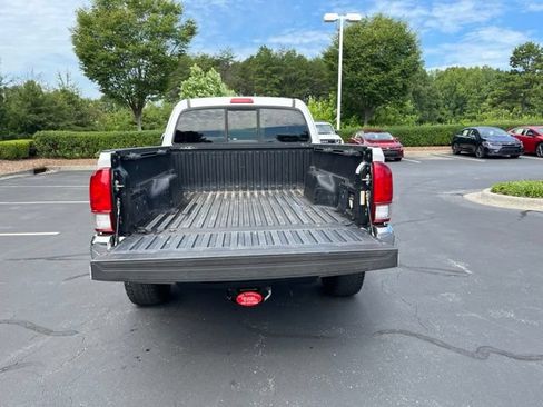 Used 2016 Toyota Tacoma TRD Off-Road w/ Towing Package AWD/4WD image 9
