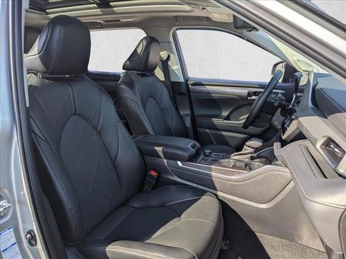 Used 2022 Toyota Highlander Platinum AWD/4WD image 21